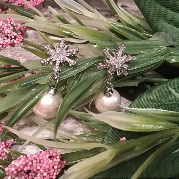 Pearl Earrings - Picture 9 of 9